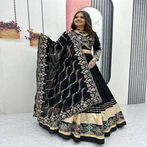 Traje Tradicional Navratri Lehenga Choli con Bordado de Hilo y Lentejuelas para Mujeres que Celebran las Noches del Festival Garba - Product Image 3