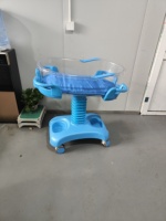 Lit bébé avec roulettes, roulettes verrouillables, berceau pour bébé pour un déplacement facile, berceau pour nouveau-né, peinture non toxique pour la sécurité des bébés