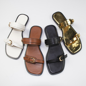 Sandales plates de luxe pour femmes, en cuir léger, antidérapantes, pour l'été, avec boucles métalliques et plateforme, style mocassins de créateur - Product Image 1