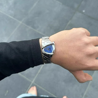 Montre Homme Personnalisée Forme Serpent Irrégulière Écailles de Dragon Bracelet en Alliage Montre à Quartz Étanche Cadran Triangulaire Montres-Bracelets (WA574)