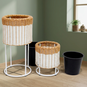 Nouvelle Conception Minimaliste, Jardinière Ronde sur Pied en Fer et PVC Tressé, Durable et Écologique, Lot de 2 avec Base Métallique Surélevée - Product Image 4