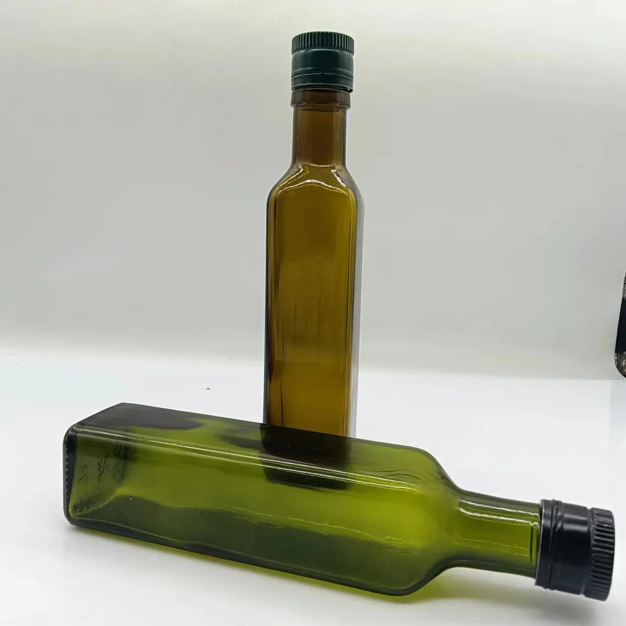 Factory price recyclable 31.5*24 mm olive oil aluminium bottle cap olive oil pilfer proof plastic pourer aluminum screw caps