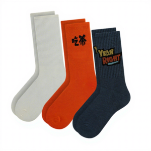 Chaussettes mi-mollet pour hommes 100 % coton respirantes tricotées pour usage quotidien, motif lettres orange, bleu marine et blanc, style printemps - Product Image 1