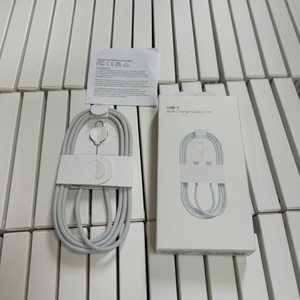 Câble plat USB-C tressé en nylon 1M 60W à prix abordable pour iPhone 15 16 17, câble de charge rapide et de données avec emballage en boîte - Product Image 1