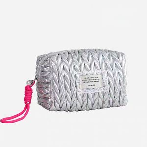 Nouveau produit sac cosmétique matelassé argenté en nylon imperméable sac de maquillage matelassé multilinéaire 8 pouces - Product Image 1