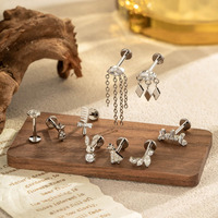 Boucle d'oreille pendante Freya G23 en titane 16G, motif fleur dorée, pour cartilage, conque, hélix, tragus, piercing de cartilage, bijou de mode à dos plat