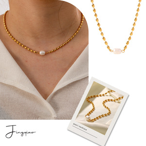 Collar de Perlas Yueli con Cadena de Cuentas Doradas y Perlas Blancas de Agua Dulce para Uso Diario Femenino - Product Image 1