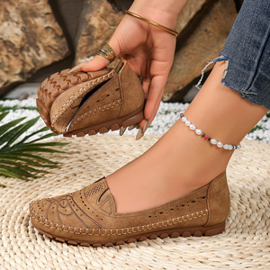 Mocassins perforés brodés camel pour femmes, chaussures plates à enfiler tendance grandes tailles, chaussures décontractées à semelle souple pour femmes - Product Image 4