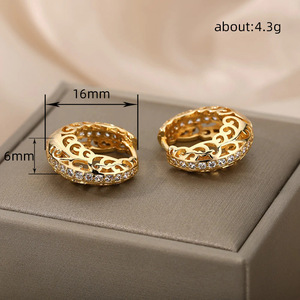 Orecchini a Cerchio Floreali Traforati alla Moda per Donne, Accessori per Orecchie Geometrici e Texturizzati per Uso Quotidiano, Outfit Casual e Regalo - Product Image 4