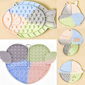 แผ่นรองเลียอาหารสัตว์เลี้ยงรูปทรงพิเศษสำหรับสุนัขและ<span class=keywords><strong>แมว</strong></span> หลากสีสัน ป้องกันการรั่วซึม เป็นมิตรกับสิ่งแวดล้อม พกพาสะดวก ดีไซน์สวยงาม ช่วยให้กินอาหารช้าลง - Product Image 3