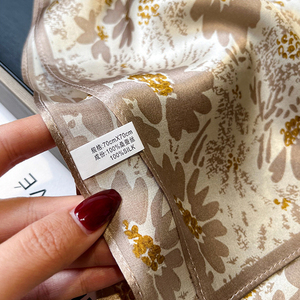 <span class=keywords><strong>Sciarpa</strong></span> <span class=keywords><strong>di</strong></span> <span class=keywords><strong>seta</strong></span> quadrata <span class=keywords><strong>di</strong></span> lusso 100% sciarpe <span class=keywords><strong>di</strong></span> <span class=keywords><strong>pura</strong></span> <span class=keywords><strong>seta</strong></span> <span class=keywords><strong>di</strong></span> alta qualità vera <span class=keywords><strong>sciarpa</strong></span> <span class=keywords><strong>di</strong></span> <span class=keywords><strong>seta</strong></span> foulard Hijab modello personalizzato e Logo - Product Image 3