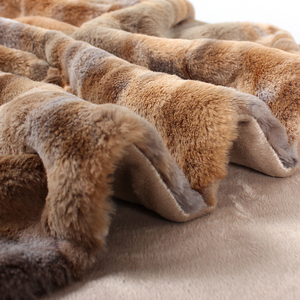 Manta de invierno de piel sintética de zorro al por mayor, de alta gama, teñida en punta, peluda y esponjosa, de poliéster y modacrílico para prendas de vestir de Europa Occidental - Product Image 4