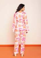 Ensemble haut imprimé à enrouler et pantalon droit pour femme – Tenue coordonnée élégante deux pièces au design raffiné et look tendance