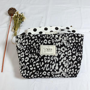 Bolsa con cremallera Bolsa de maquillaje pequeña de lona ecológica Bolsa de cosméticos Etiqueta privada - Product Image 4