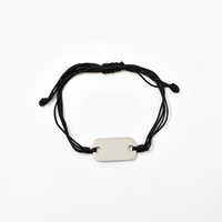 Bracelet pour homme en acier inoxydable noir avec cordon, barre d'identification rectangulaire argentée, multi-brins, ajustable avec nœud coulissant, idéal pour les fêtes, cadeau minimaliste