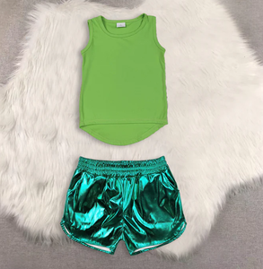 Completo Estivo alla Moda per Bambine: Top da Yoga Rosa Brillante e Pantaloncini in Pelle - Product Image 5