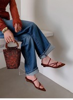 Sandales compensées antidérapantes style romain pour femme, à porter de deux façons, bout pointu, couleur unie, à brides dorées, collection été 2026