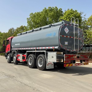 Camion-citerne à produits chimiques caustiques HOWO Sitrak 8x4 de grande capacité, 20 m3, avec cuve en PE, pour le transport de liquides corrosifs - Product Image 5