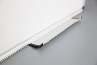 Tableau blanc de haute qualité avec cadre en acier, plateau pour stylos et tableau magnétique par Ohsung
