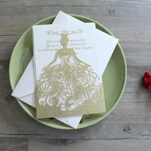 Cartões de convite de aniversário de quinceanera de bolso de papel de ouro com corte a laser de luxo por atacado com envelope