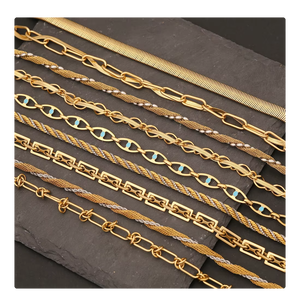 Collection de colliers fantaisie |   Collier ras du cou en acier inoxydable plaqué or 18 carats PVD, chaîne mélangée faite à la main, design unique pour femmes - Product Image 1