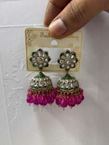 Bijoux de boucle d'oreille indiens de pierres Kundan de style Bollywood traditionnel - Product Image 2