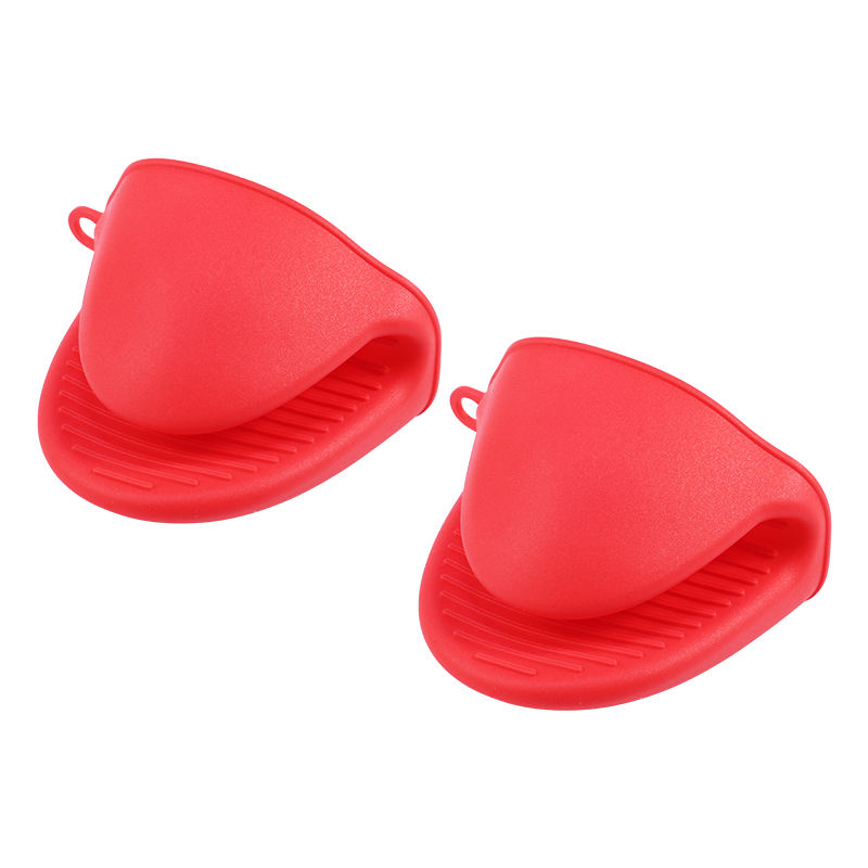 Red oven mitts