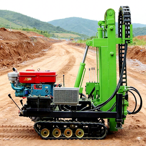 Foreuse de puits d'eau sur chenilles verte, moteur essence, diamètre 200 mm, profondeur max. 50 m, mobilité sur chenilles, haute productivité - Product Image 1