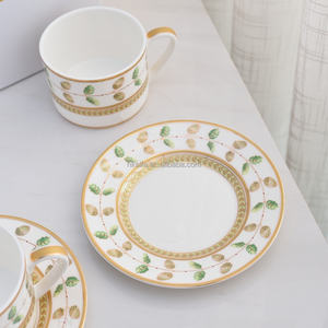 Services de table en porcelaine de luxe de haute qualité avec bordure dorée - Ensemble cadeau en stock - Product Image 5