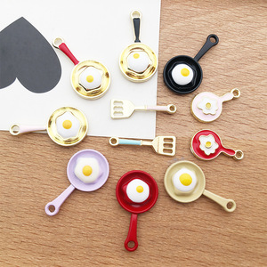 Popular raspador de huevos fritos, utensilios de cocina, colgante de dibujos animados, accesorios creativos de joyería DIY - Product Image 3
