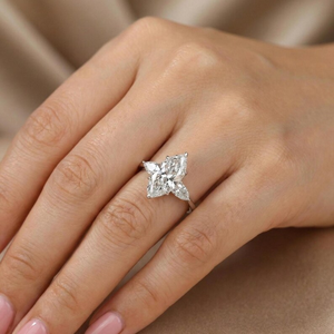 Bague de fiançailles de luxe en or massif 14 carats avec trois diamants de laboratoire de taille marquise, style Art Déco, bijou de promesse et de mariage - Product Image 5