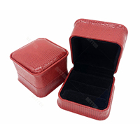 Boîte à bijoux en cuir PU rouge effet crocodile, avec couvercle rabattable et doublure en velours, pour bagues, boucles d'oreilles et colliers, idéale pour les propositions et les mariages