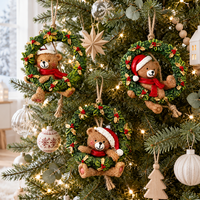 Ensemble de 3 ornements de couronne de Noël avec ours en peluche suspendu pour la décoration de la maison pendant les fêtes, pendentif chapeau de Père Noël et écharpe rouge