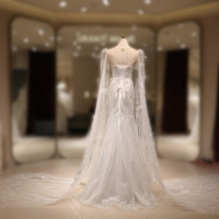 Robe de mariée sirène de luxe grande taille en satin et mousseline, ornée de perles florales, style princesse, avec traîne chapelle