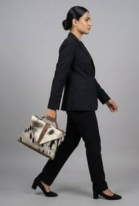 Sac à bandoulière triangulaire en cuir de vachette avec sangle réglable, style bohème, usage quotidien, toutes saisons - Product Image 2