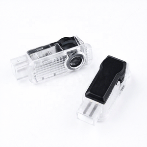 Vente chaude voiture bienvenue lumière porte Projection bienvenue lumière voiture <span class=keywords><strong>LOGO</strong></span> lumière Laser adapté pour <span class=keywords><strong>Audi</strong></span> A6L A4L Q3 Q5 A5 Q7 A7 A3 A8 S6 - Product Image 1
