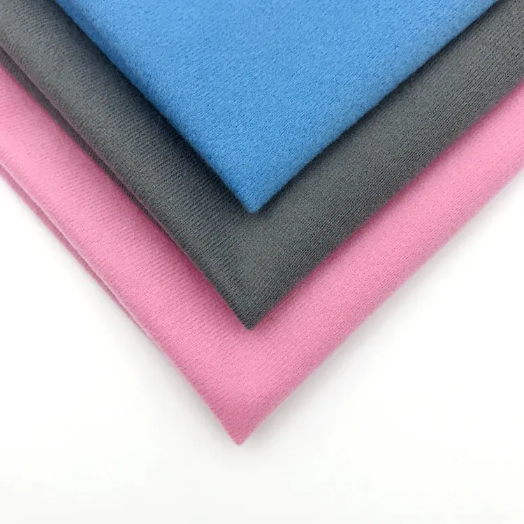 Atacado 100% poliéster Malha superpoly respirável tricot rebanho tecido de veludo escovado para vestuário brinquedo home textile estofos