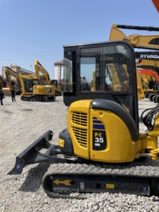 Excavadora Usada Komatsu de 3.5 Toneladas, Mini Excavadora de 3 Toneladas PC35 PC35MR, Tractor Excavador con Pocas Horas de Uso, Ideal para Granjas y Jardines - Product Image 2