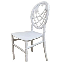Chaise Chiavari dorée en résine blanche pour événements, hôtels et extérieur, vente en gros de chaises de mariage avec coussins