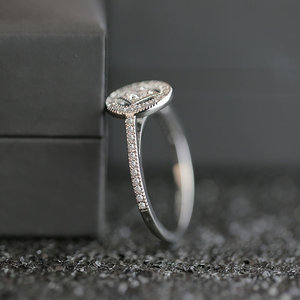 Elegante anello a rombo cavo per donna, design scintillante intarsiato, gioielli alla moda in stile ufficio - Product Image 3