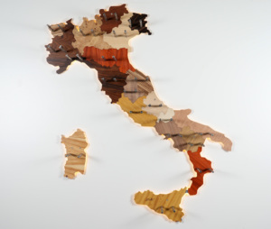 Portabottiglie italiano in legno naturale di alta qualità a forma di italia retroilluminazione a luce fredda decorazione di cantina di lusso fatta a mano in vendita - Product Image 2