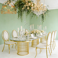 Table de salle à manger ronde de luxe moderne en verre trempé avec cadre en acier doré pour événements hôteliers et utilisation extérieure (vente en gros)