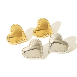 Pendientes de acero inoxidable en forma de corazón, minimalistas, dorados y plateados, para uso diario, para mujer - Product Image 3