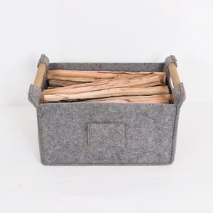 Cesto Porta Legna <span class=keywords><strong>in</strong></span> Feltro Grigio Riutilizzabile con Manici <span class=keywords><strong>in</strong></span> <span class=keywords><strong>Legno</strong></span>, Design Ecologico e Durevole per Legna da Ardere e Giornali - Product Image 2