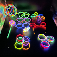 Ensemble de 22 anneaux arc-en-ciel colorés, lunettes, chapeaux, bâtons lumineux dansants, cadeau de fête