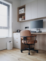 Bureau d'ordinateur autoportant personnalisé avec bibliothèque et rangement dissimulé pour espace de travail compact à domicile, chambre ou bureau