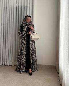 <span class=keywords><strong>Abaya</strong></span> Hafizah Beige e Nera con Stampa Floreale in Pizzo, Hijab Abbinato e Rifiniture in Pizzo per Eid e Ramadan - Product Image 3