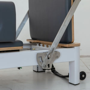 Máquina de <span class=keywords><strong>Pilates</strong></span> <span class=keywords><strong>Reformer</strong></span> de Aleación de Aluminio Blanca con Torre - Product Image 6
