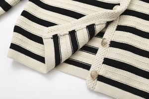 All'ingrosso 2024 autunno Vintage <span class=keywords><strong>Cardigan</strong></span> lavorato a maglia a righe bianche e nere maglione da donna stile <span class=keywords><strong>corto</strong></span> - Product Image 6