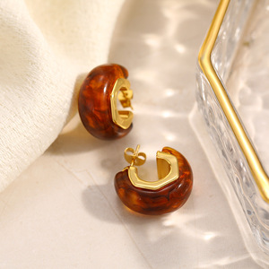 Pendientes Huggie en Forma de C, Chapados en Oro de 18K, Incrustaciones de Resina, Diseño Geométrico, para Uso Diario - Product Image 2